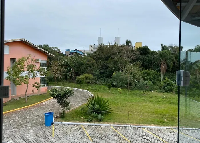 Apto 251 - Condominio Solar Das Bromelias